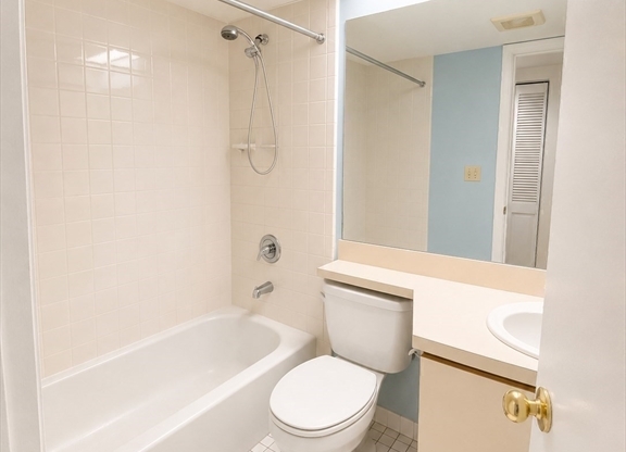 3 beds, 3.5 baths, 1,900 sqft, $4,800, Unit TH-3