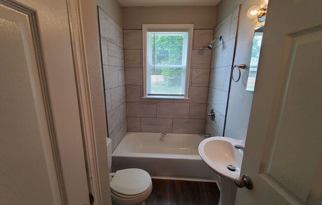 Introducing our fully renovated 2BR/1BA home located in Memphis, TN.