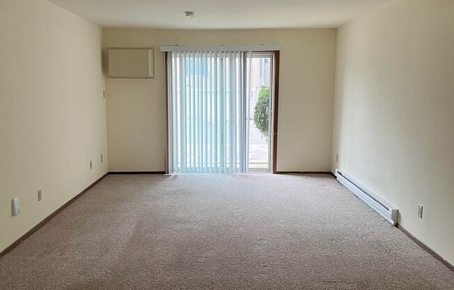 2 beds, 1 bath, 965 sqft, $1,715, Unit 7601CB