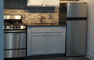 2 beds, 1 bath, 683 sqft, $1,075, Unit 35