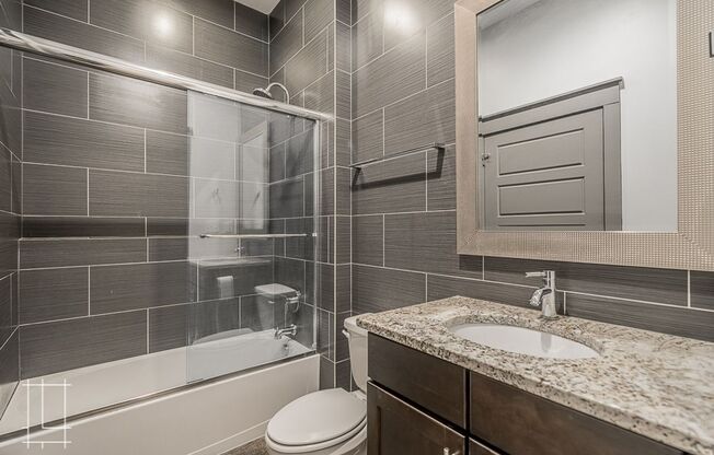 2 beds, 2 baths, $1,834, Unit 727 N. 4th St. Apt. 103