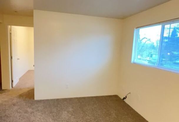 2 beds, 1 bath, 700 sqft, $1,245, Unit 421C