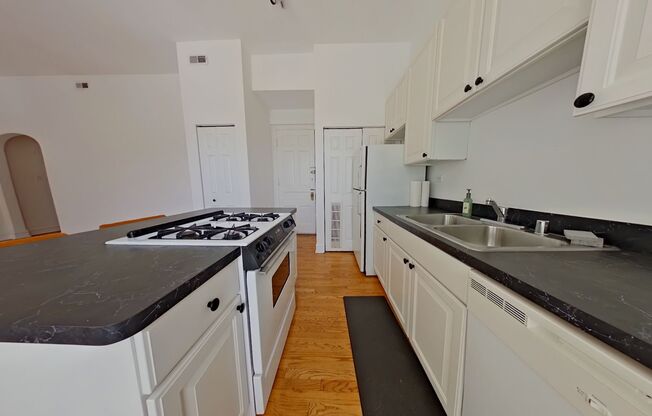 859 Oakdale/2915-19 Mildred