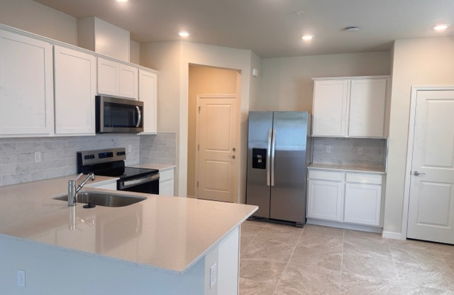 3122 EMERALD ACRES LN