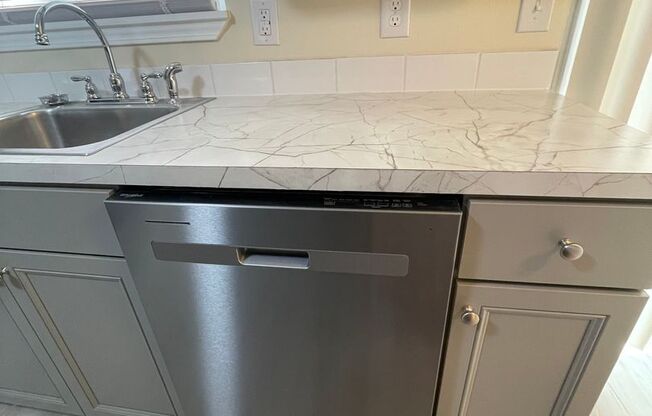 2 beds, 1 bath, 945 sqft, $1,500, Unit 088