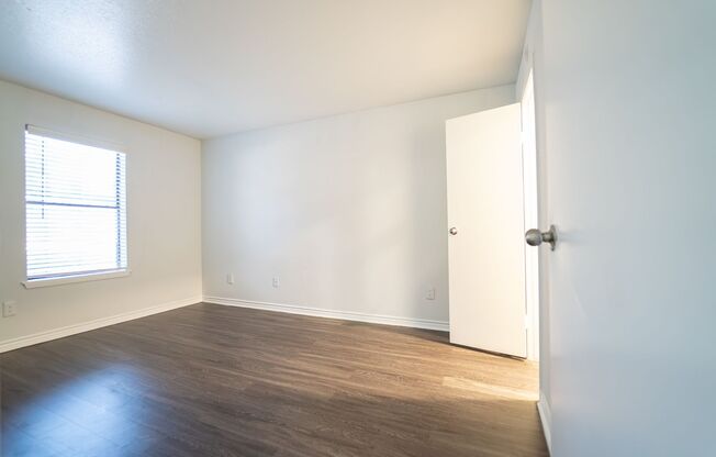 2 beds, 1 bath, 746 sqft, $939, Unit 718