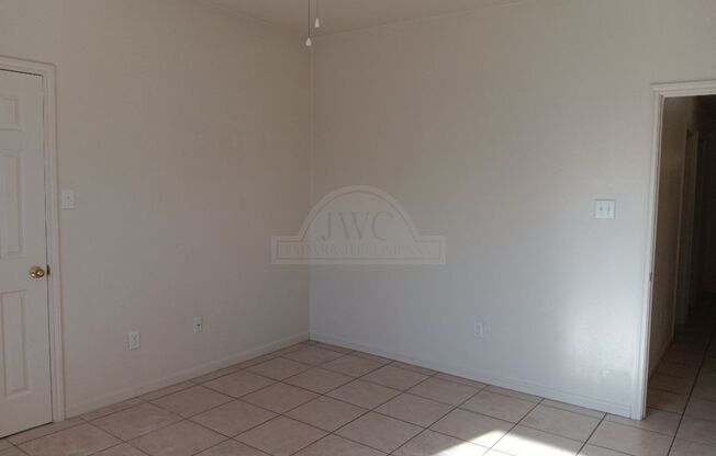 3 beds, 2 baths, $1,250, Unit 1302 Nicholas Cir Unit B