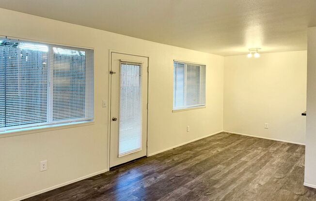 2 beds, 1 bath, 912 sqft, $1,945, Unit B101