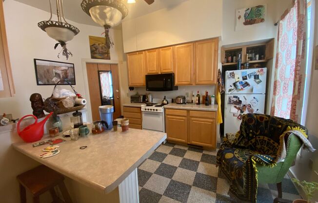 2 beds, 1 bath, $1,925