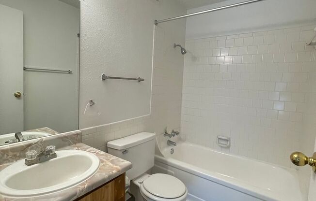 2 beds, 2 baths, 902 sqft, $1,004, Unit 240
