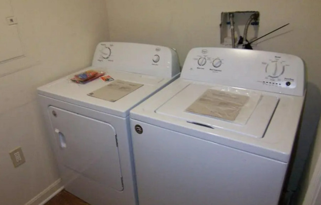 CONDO with 2 FULL Baths in Abingdon!