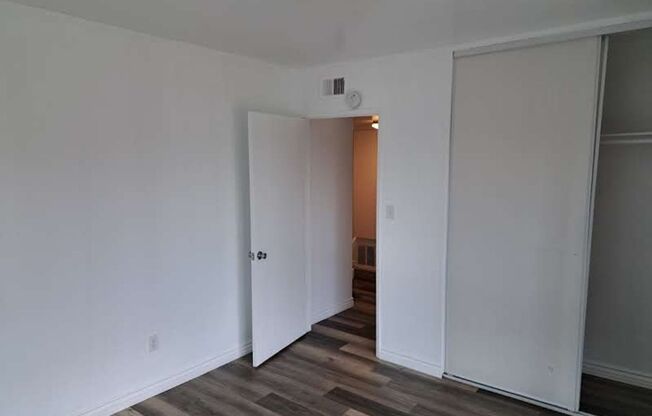 2 beds, 1 bath, 900 sqft, $2,300, Unit Euclid525-1