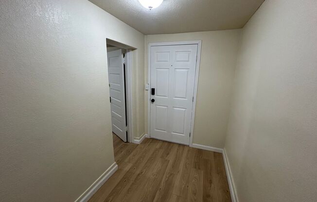 2 beds, 1 bath, $1,150, Unit Apt 8