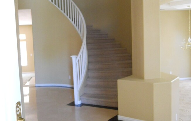 5 BDR/ 4.5 BTH, Triple Master Home including pool & spa!