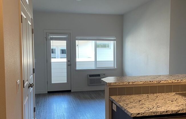 1 bed, 1 bath, 596 sqft, $1,539, Unit 301