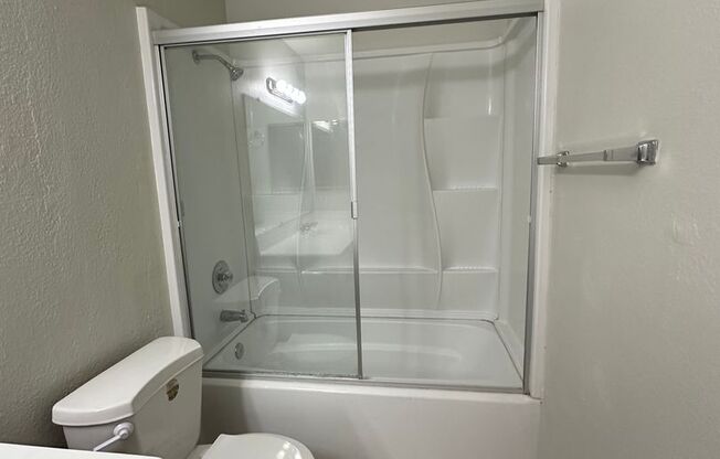 1 bed, 1 bath, $2,050, Unit 127D