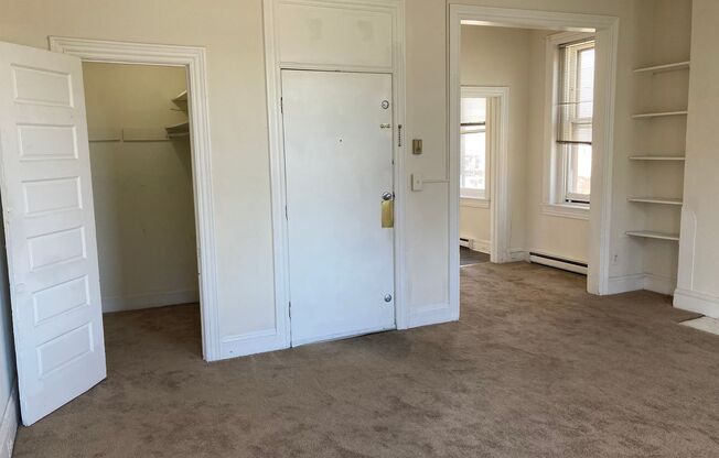 1 bed, 1 bath, 700 sqft, $1,299, Unit 38-4