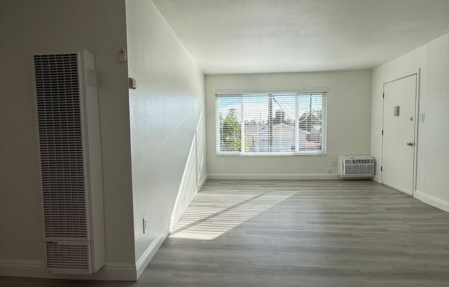 2 beds, 1 bath, 850 sqft, $2,295, Unit 9195-10