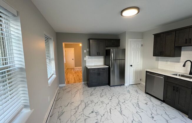 2 beds, 1 bath, $1,695, Unit Apt 17