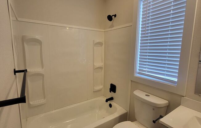 Studio, 1 bath, 500 sqft, $1,100, Unit Unit B