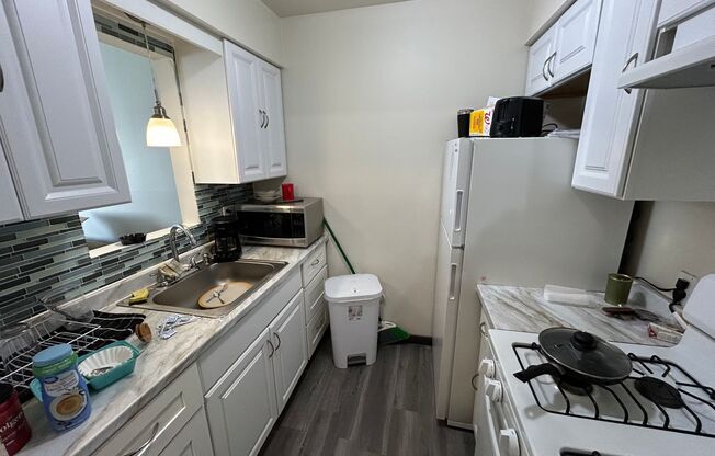 1 bed, 1 bath, $995, Unit 122