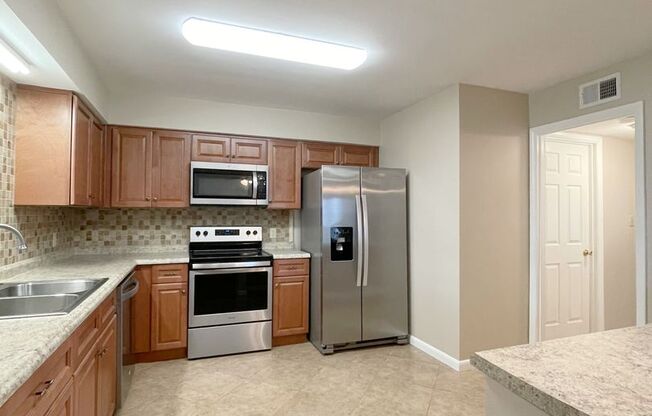 Beautiful 3 Bedroom Townhouse Close to Both Bases!