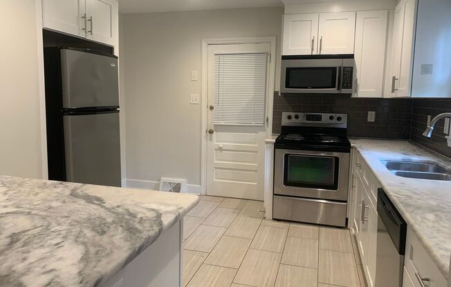Myers Park 3 Bedrooms 2 Bathroom Duplex!