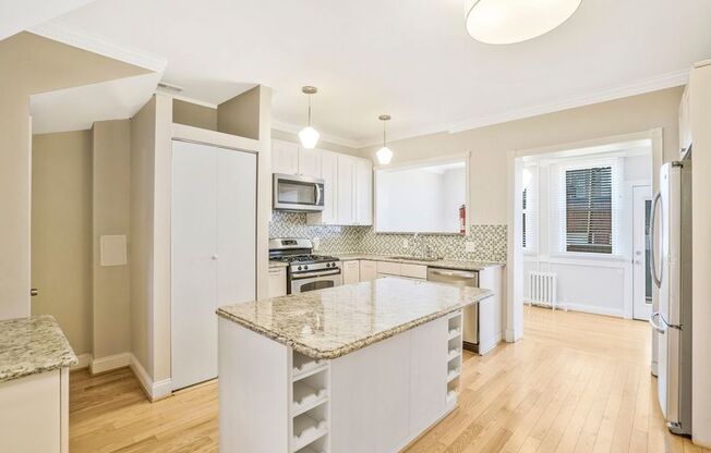 251 16 ST SE