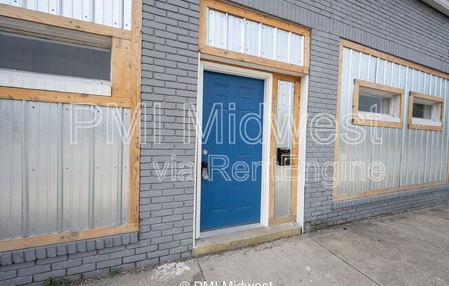 5037 E 10 ST