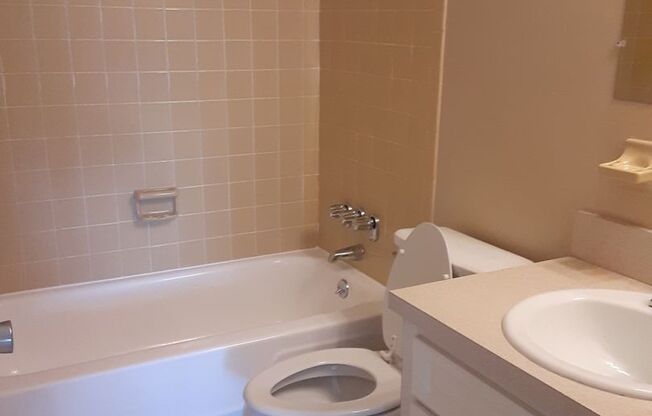 2 beds, 2 baths, 920 sqft, $1,245, Unit Unit # 607