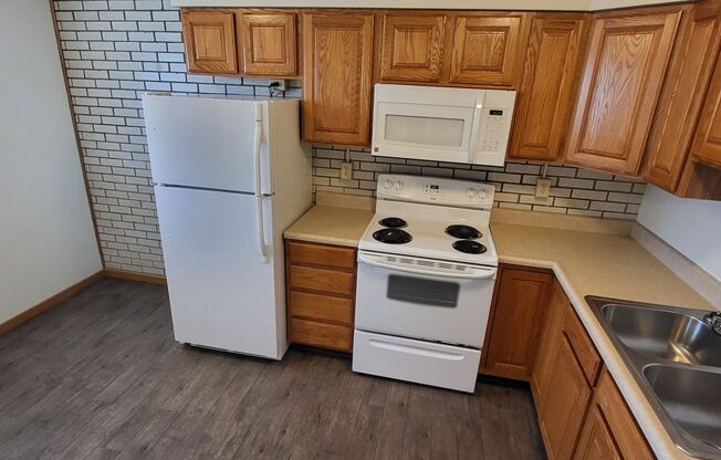 2 beds, 1 bath, 775 sqft, $975, Unit 1239-07