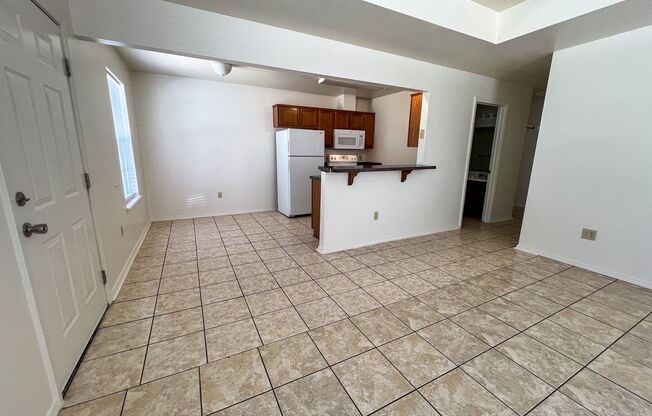 Cozy 3 Bed 2 Bath Duplex!