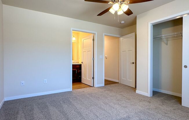 3 beds, 2 baths, 1,092 sqft, $1,595, Unit AT 715-49