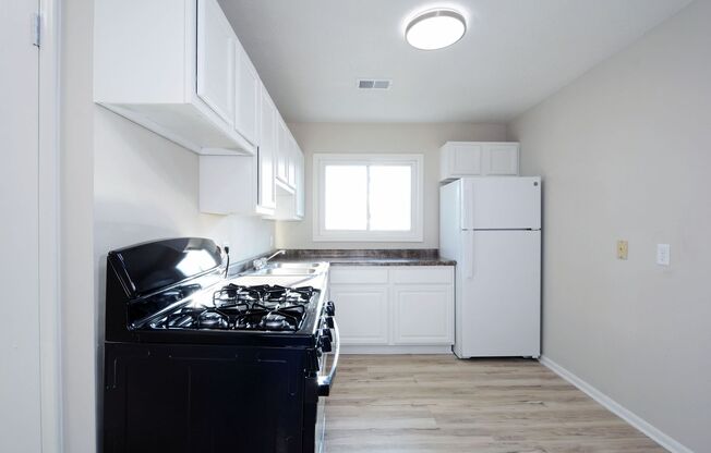 1 bed, 1 bath, $1,200, Unit 2606 E Hennepin Ave #4