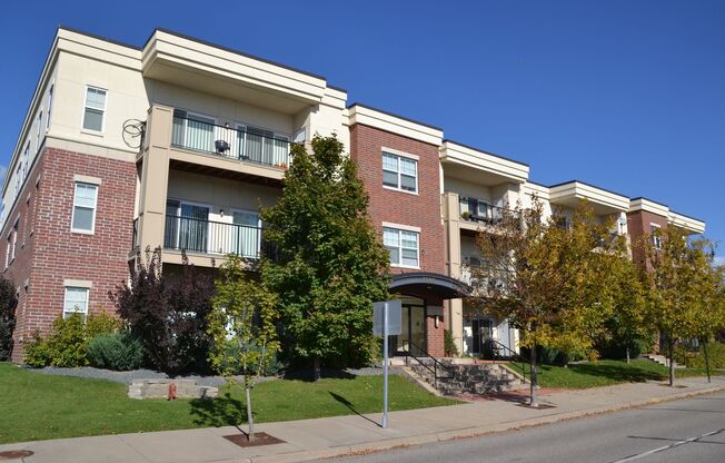 2 beds, 1 bath, $1,800, Unit 201