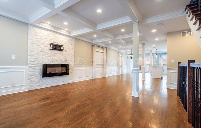 5619 W IRVING PARK RD