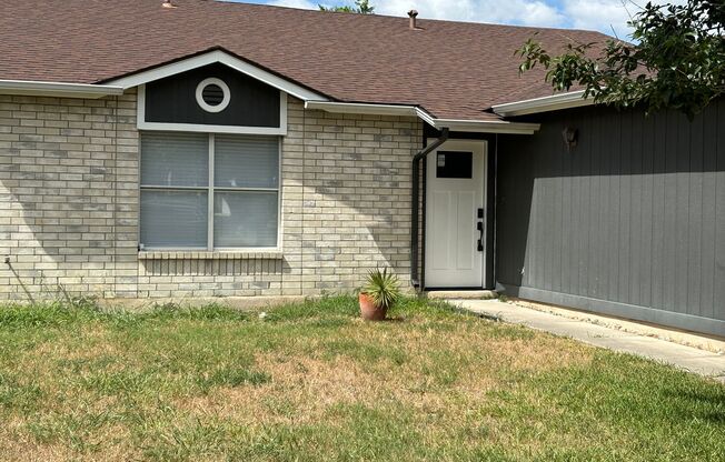 3 beds, 2 baths, $1,650