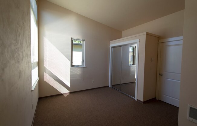 3 beds, 2.5 baths, 1,283 sqft, $2,325, Unit 19