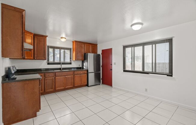 3 beds, 2 baths, $3,600, Unit UNIT 1