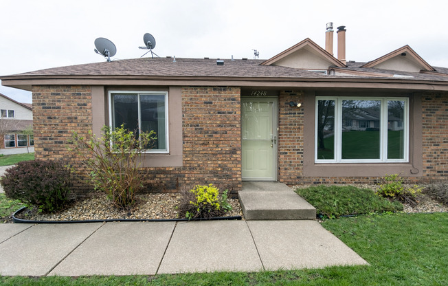 Updated 2br/1ba Townhome in Apple Valley