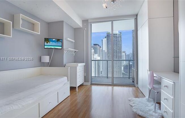 2 beds, 2 baths, $4,400, Unit # 3220 N