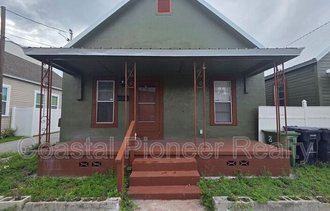 2010 N HOWARD AVE