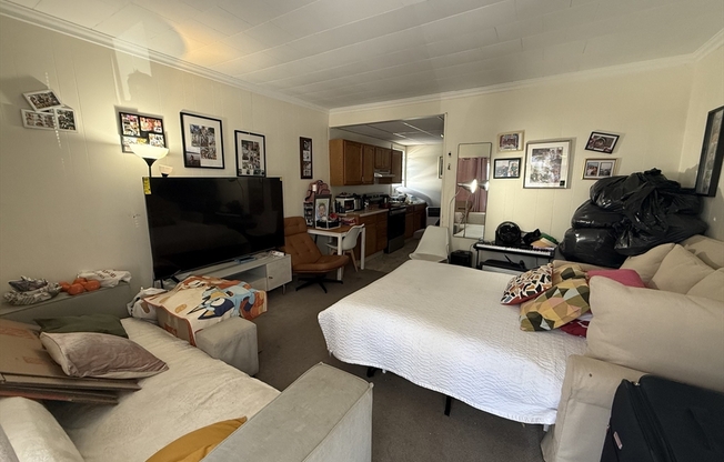 12 WINTHROP AVE