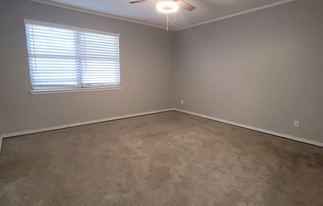 3 beds, 1.5 baths, 1,253 sqft, $1,550, Unit 2105 South Ash Ave