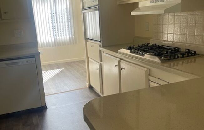 3 beds, 2 baths, 1,296 sqft, $3,895, Unit 78