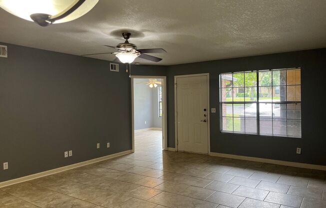 315 Lakepointe Dr #301