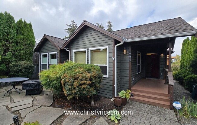 609 13 AVE W