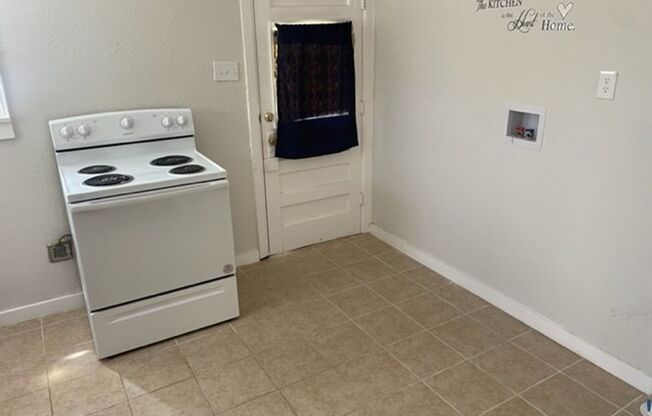 2 beds, 1 bath, $1,295