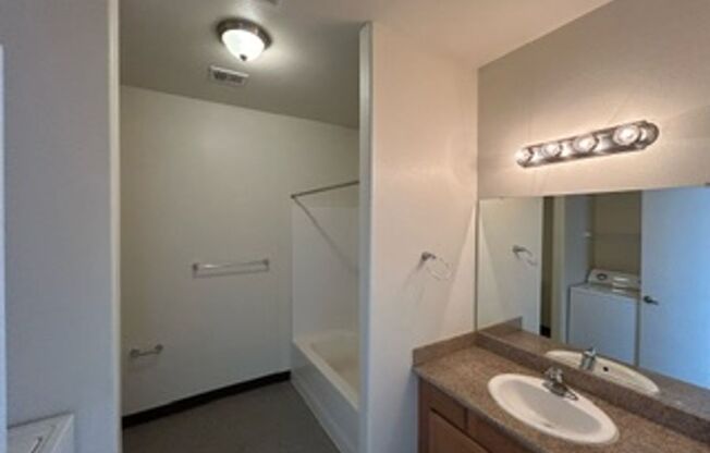 1 bed, 1 bath, 672 sqft, $1,650, Unit 8-129