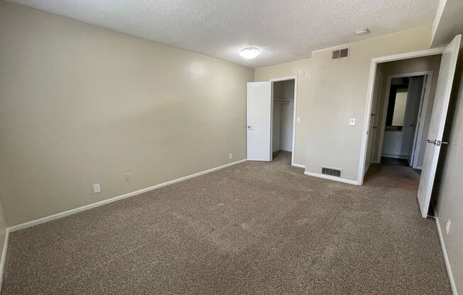 1 bed, 1 bath, 575 sqft, $1,050, Unit 5939-8